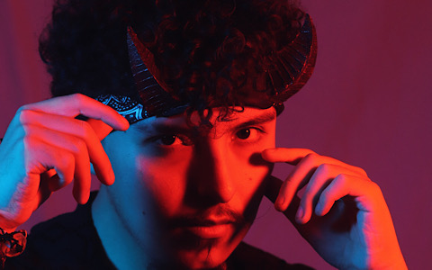 CHITU PRESENTA UN VIAJE MUSICAL A TRAVÉS DE LAS FALSAS AMISTADES.