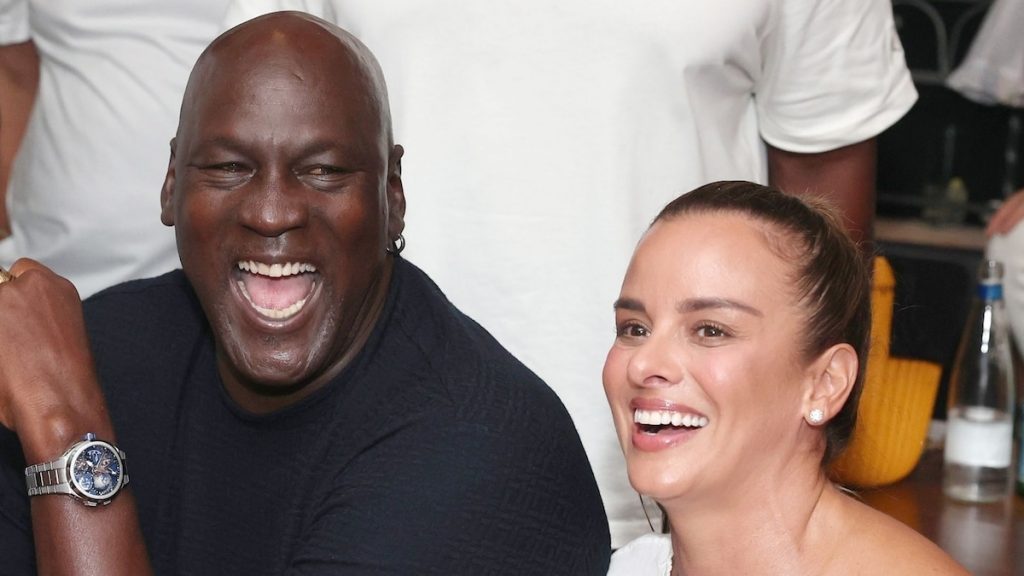 Michael Jordan e Yvette Prieto lucen elegantes conjuntos veraniegos durante sus vacaciones en el sur de Francia