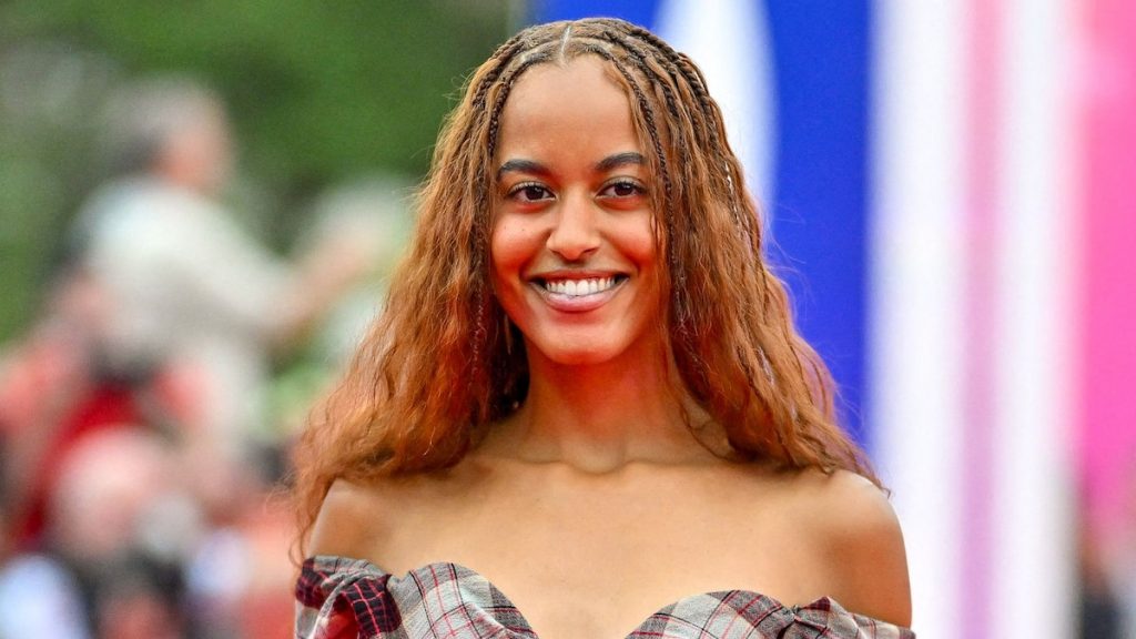 Los impresionantes looks de Malia Obama en la alfombra roja, incluido su reciente momento con corsé (FOTOS)