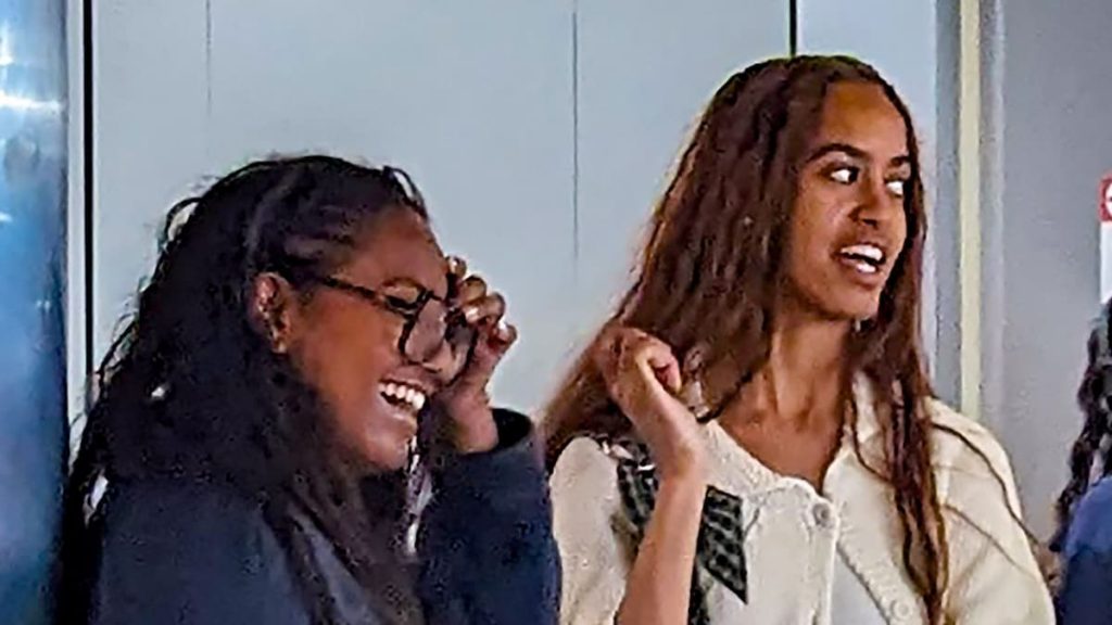 Barack Obama estrecha lazos con sus hijas Sasha y Malia en una cena en Los Ángeles