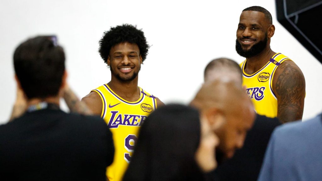 Así fue el encuentro entre LeBron y su hijo Bronny James en el campamento de Lakers