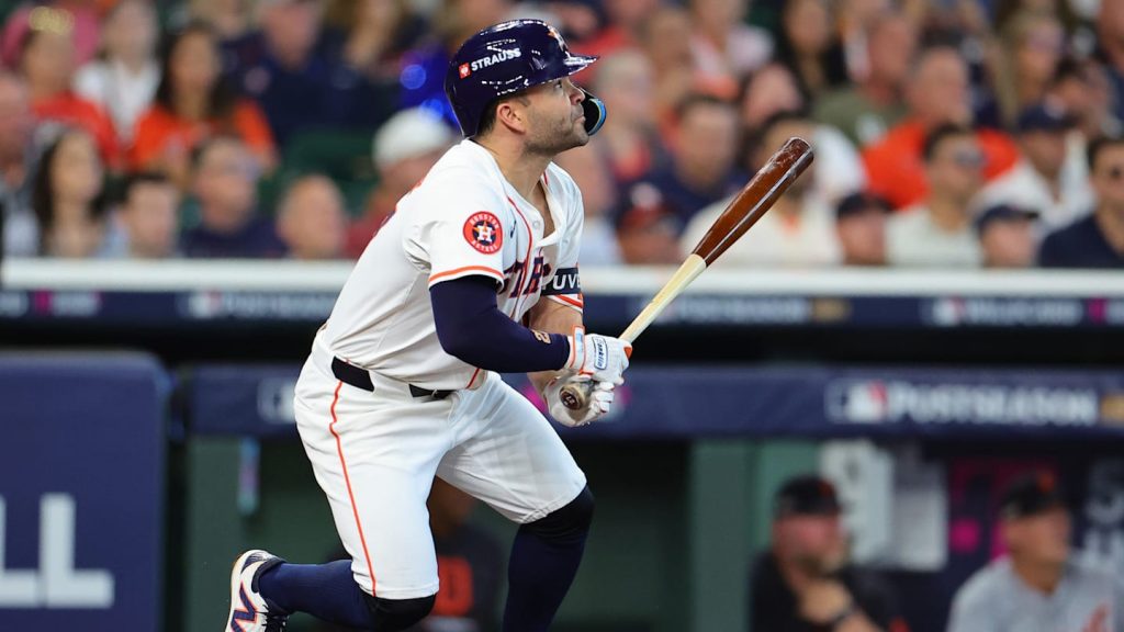 José Altuve supera a Manny Ramírez en el tercer lugar histórico de hits en playoffs