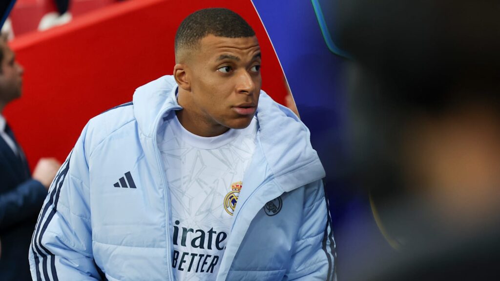 Diario francés asegura que Mbappé mantuvo relaciones consensuadas con una mujer