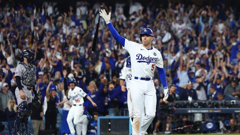 Épico jonrón de Freeman da triunfo a Dodgers ante Yankees en Juego 1 de Serie Mundial