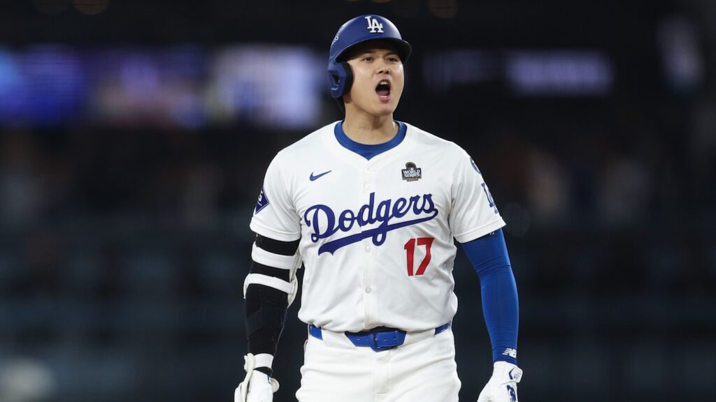 Shohei Ohtani salió del Juego 2 de la Serie Mundial con alarmante lesión en el hombro