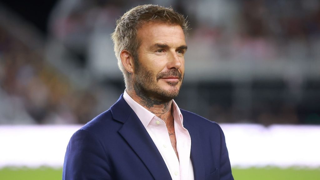 David Beckham demuestra ser un padre orgulloso después de que Romeo Beckham debutara en la pasarela