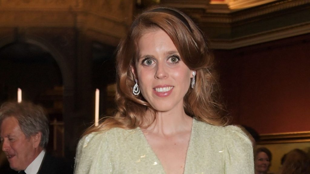 La princesa Beatriz fue vista asistiendo a una fiesta días después de anunciar su embarazo