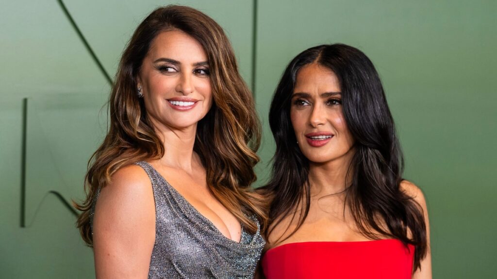 Salma Hayek y Penélope Cruz posan con glamorosos vestidos de corsé: Más sobre su amistad