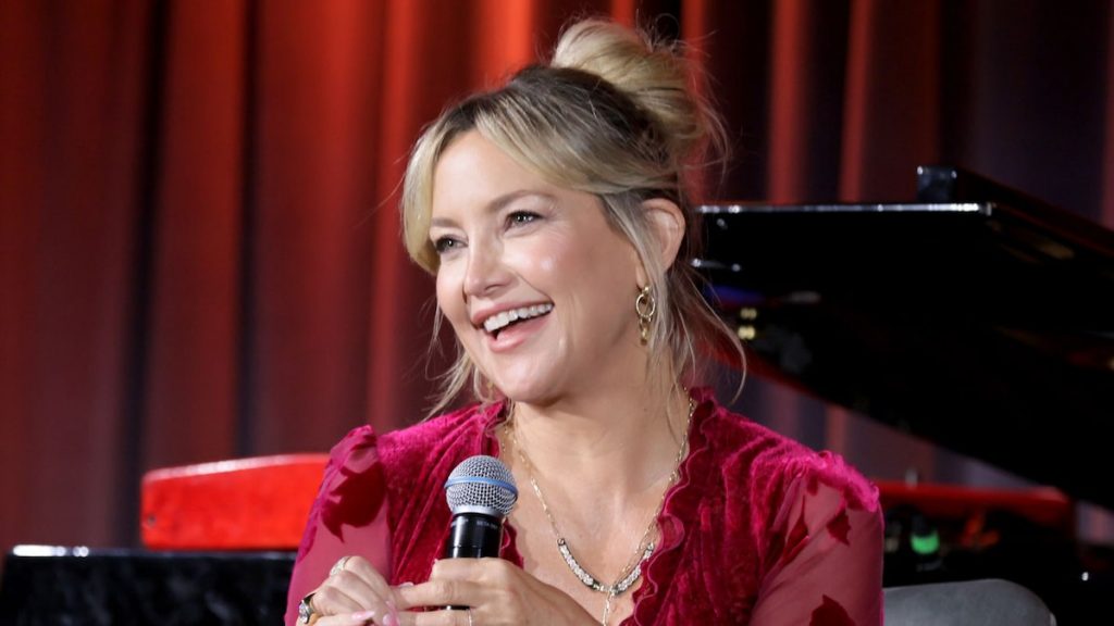 Kate Hudson nos prepara para las fiestas con su primera canción navideña