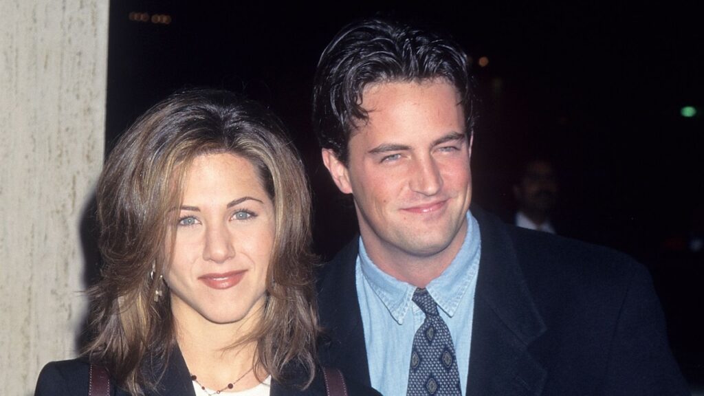 Jennifer Aniston rinde homenaje a Matthew Perry en el aniversario de su muerte