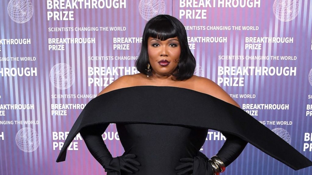 Lizzo muestra su transformación de pérdida de peso en videos empoderadores de TikTok