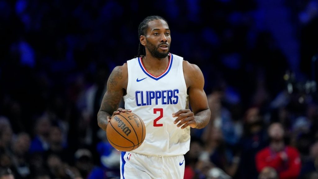 Clippers: ¿Se cerró la ventana para ganar un campeonato con Kawhi Leonard? Kawhi Leonard lidera a los Clippers pero ya no tiene de socio a Paul George. ¿Le alcanzará para ser campeón de la NBA?1hESPN DigitalAP