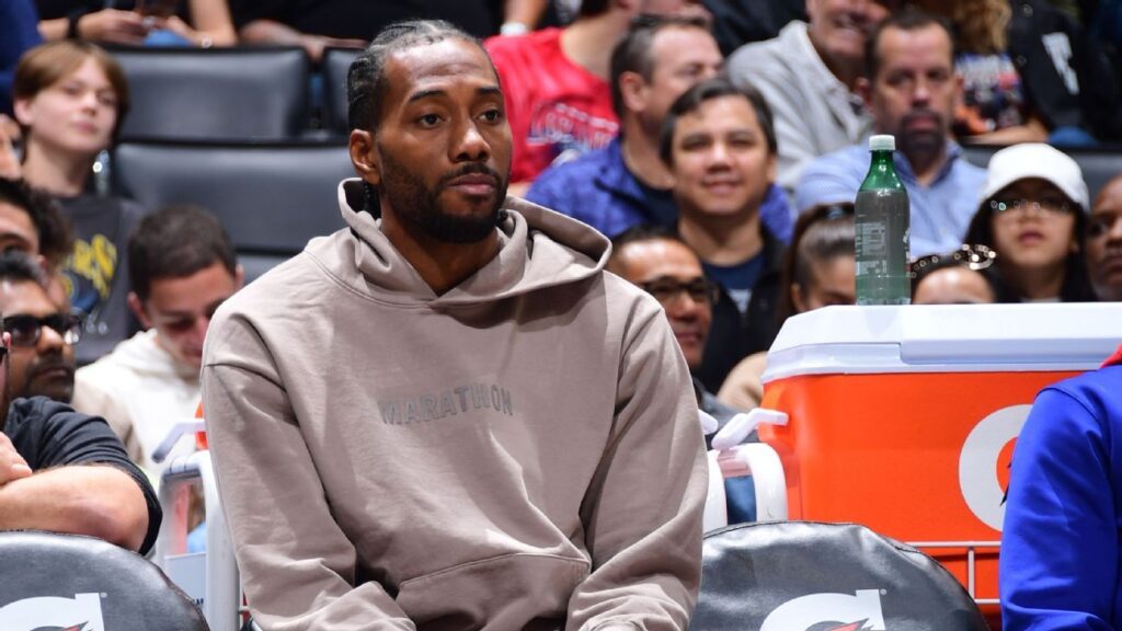 Ex preparador de Clippers la demanda por despido tras advertir sobre manejo de lesiones de Kawhi Leonard