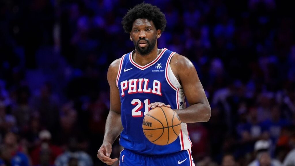 Joel Embiid de 76ers avanza hacia el debut de temporada, dicen fuentes