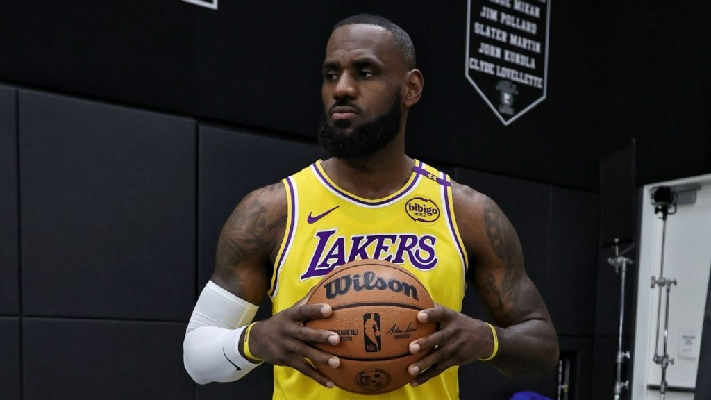 Lakers: LeBron James no jugará en debut pretemporada, fuentes