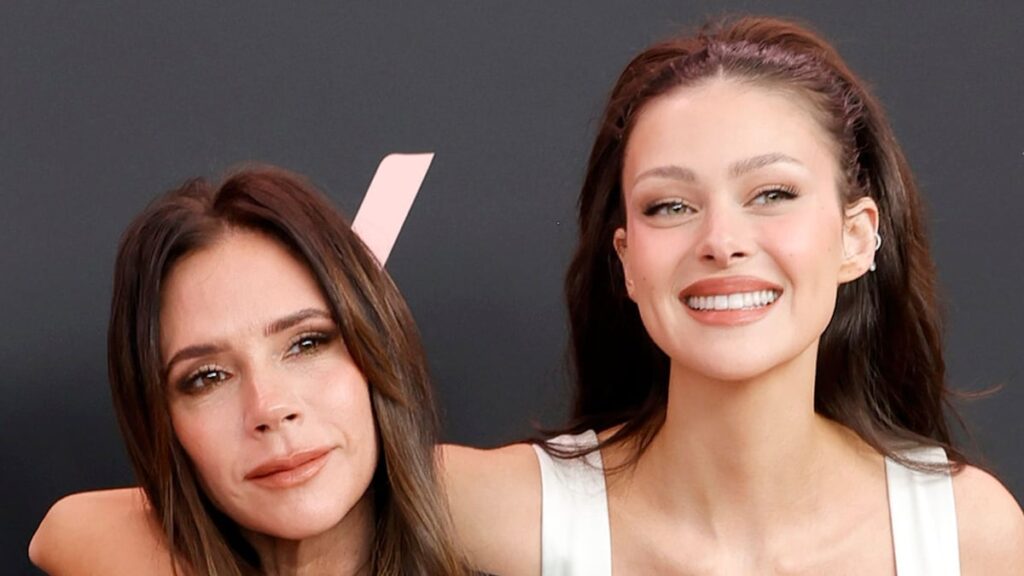 Nicola Peltz Beckham canaliza a Victoria con su último corte de pelo.