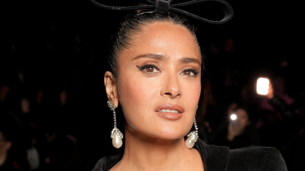 Salma Hayek celebra su hito compartiendo una estadística de números ‘extraños’