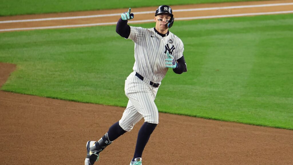 Los jonrones back to back de Yankees en el inning 1 del Juego 5 de la Serie Mundial