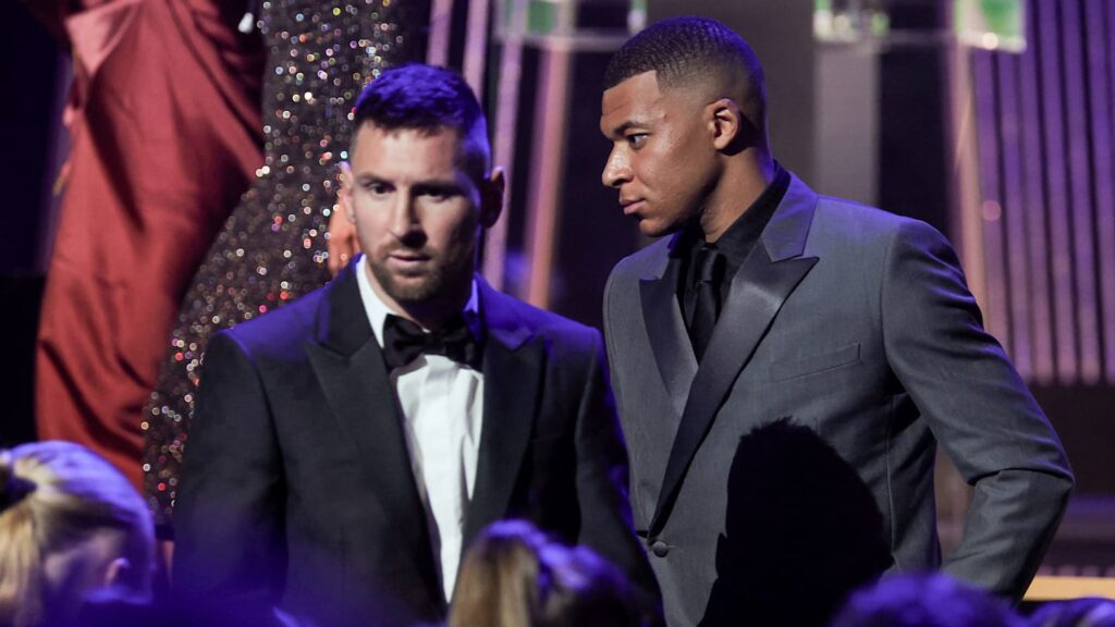 Prensa francesa deja en ridículo a Mbappé al compararlo con Messi en Balones de Oro