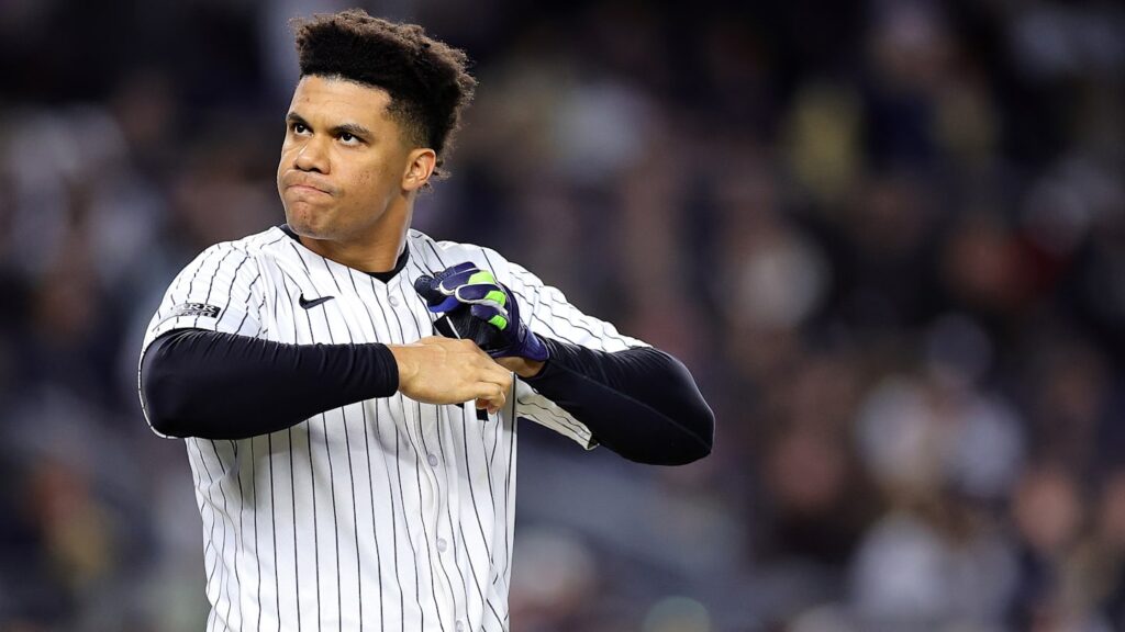 Juan Soto iguala marca embasándose en postemporada de José Altuve