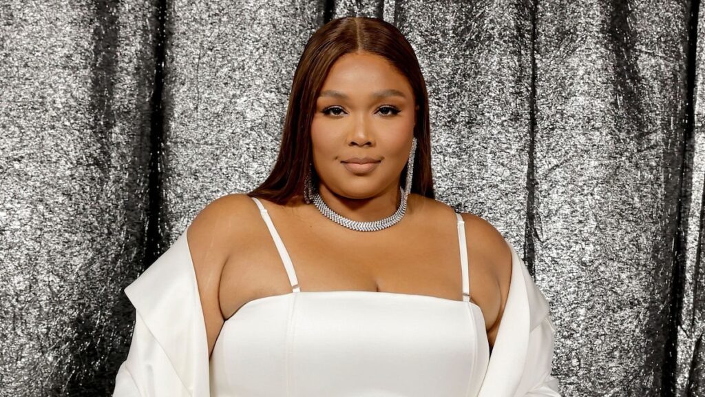 Lizzo muestra una transformación de pérdida de peso en su última salida: los fanáticos están sorprendidos Lizzo muestra una transformación de pérdida de peso en su última salida: los fanáticos están sorprendidos