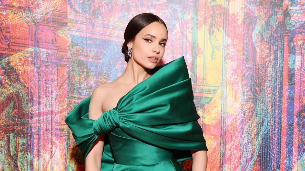 Sofia Carson protagonizará ‘Anoche con la langosta’ de Wagner Moura