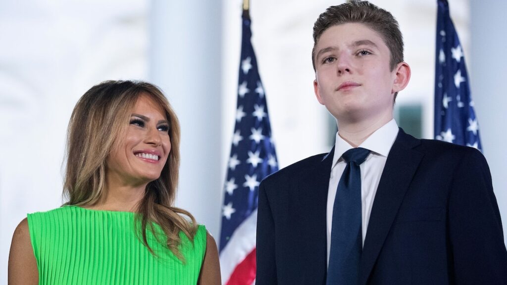 Melania Trump comparte foto de su hijo Barron Trump votando por primera vez