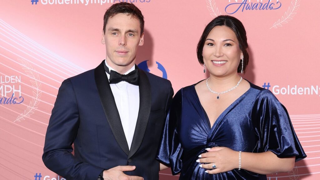 La nuera de la princesa Estefanía recibe un adorable beso en la panza