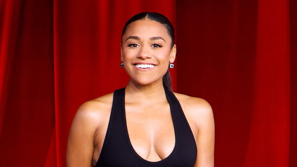 Ariana DeBose elogia al ‘magnífico’ coprotagonista de ‘Kraven the Hunter’ Aaron Taylor-Johnson y sus abdominales