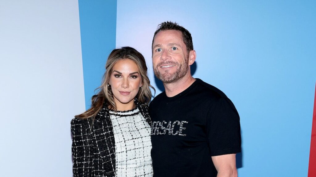Allison Holker revela estar “agradecida y feliz” con su novio, Adam Edmunds Allison Holker revela estar “agradecida y feliz” con su novio, Adam Edmunds