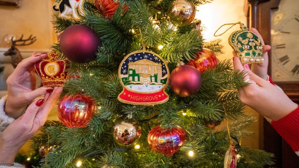 El rey Carlos y la reina Camilla rinden homenaje a la fallecida perra Beth en estas fiestas