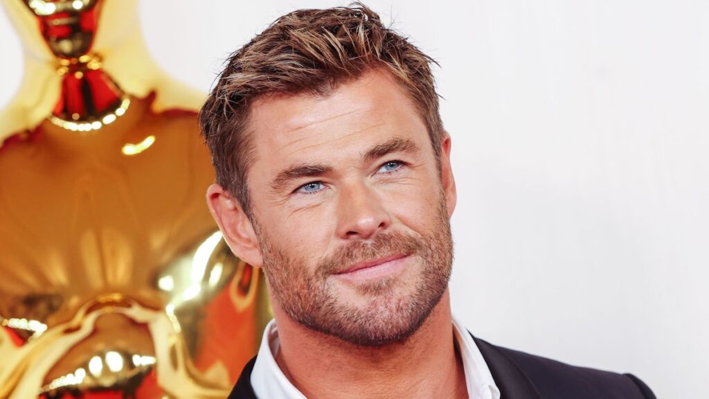 Chris Hemsworth le está enseñando a su hijo a boxear y califica el proceso como “épico de ver”