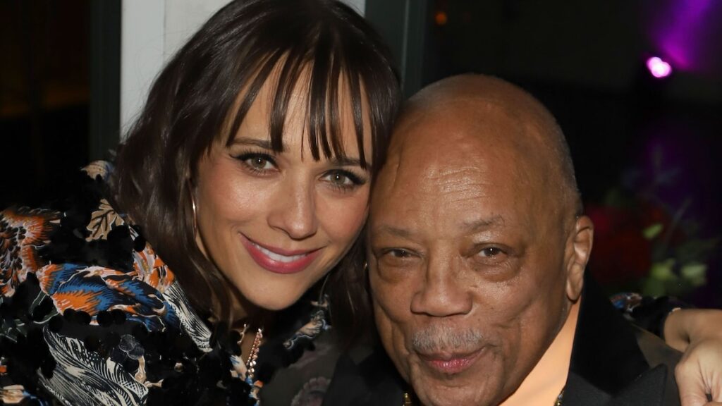 Rashida Jones comparte conmovedor homenaje tras la muerte de Quincy Jones a los 91 años