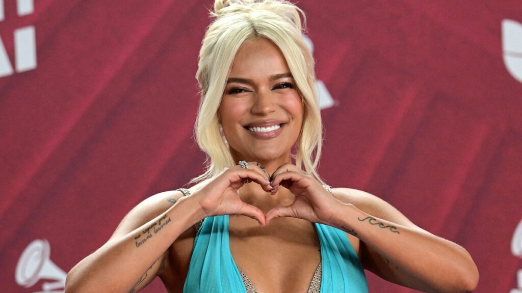 Los mejores momentos de la moda, incluidos Karol G, Joe Jonas, Becky G y más