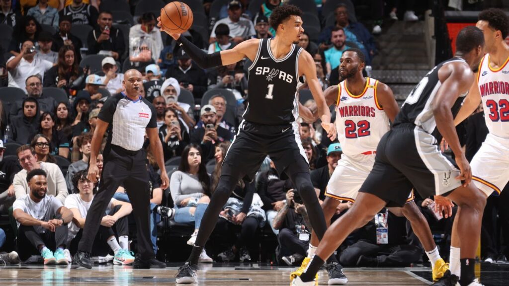 Los Spurs despertaron a Warriors, Nuggets apabulló a Lakers y Bucks resistieron a LaMelo Ball