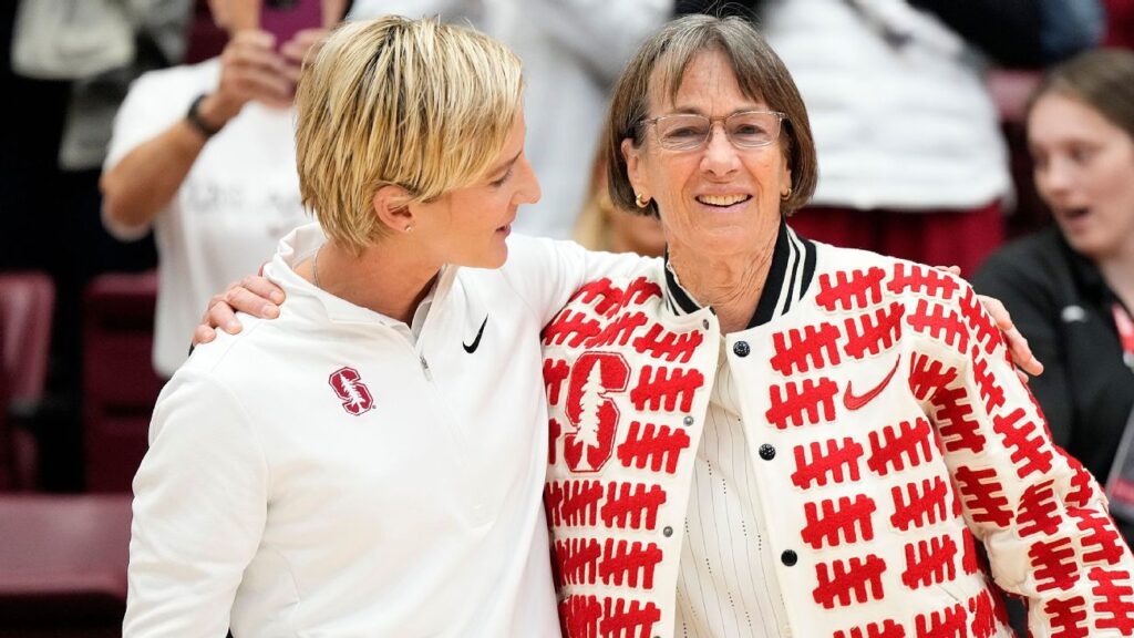 Stanford nombra cancha en honor a su exentrenadora VanDerveer