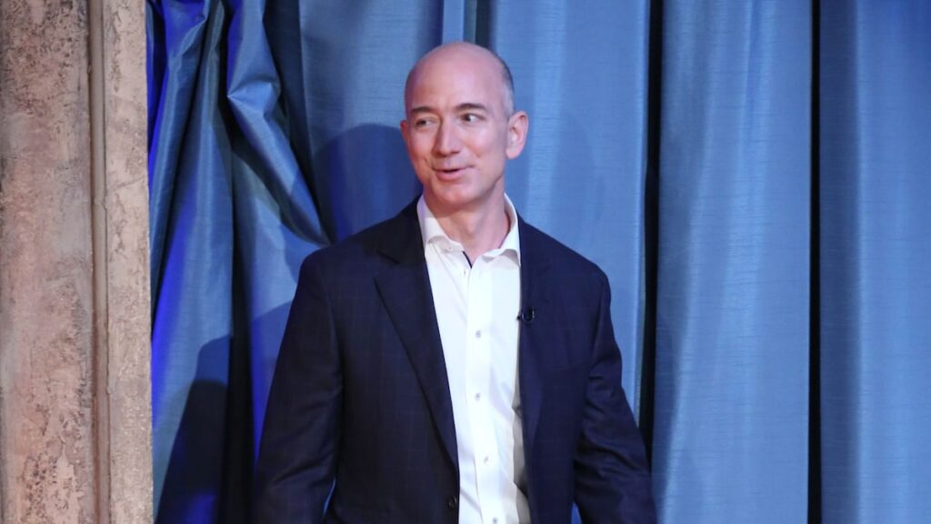 Jeff Bezos felicita al presidente electo Donald Trump por su “extraordinario regreso político”