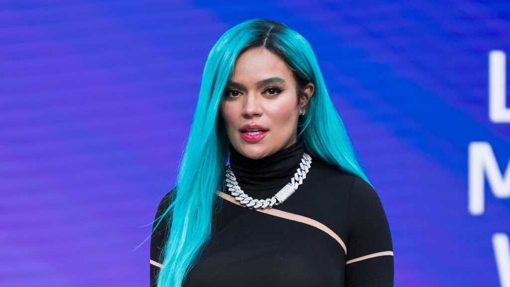 Karol G dice que su canción ‘+57’ fue ‘sacada de contexto’ y se disculpa por la letra sorprendente