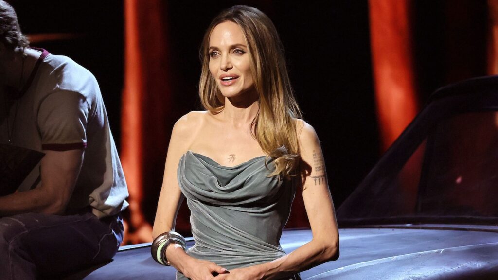 La nueva película de Angelina Jolie gira en torno a la alta costura: Más detalles