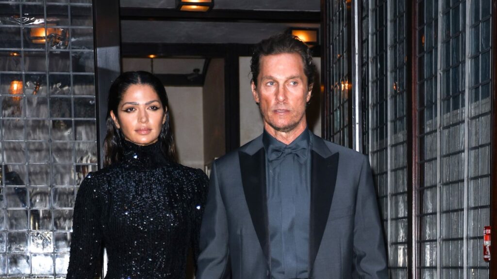 Matthew McConaughey celebra su cumpleaños número 55 con un dulce homenaje de su esposa Camila