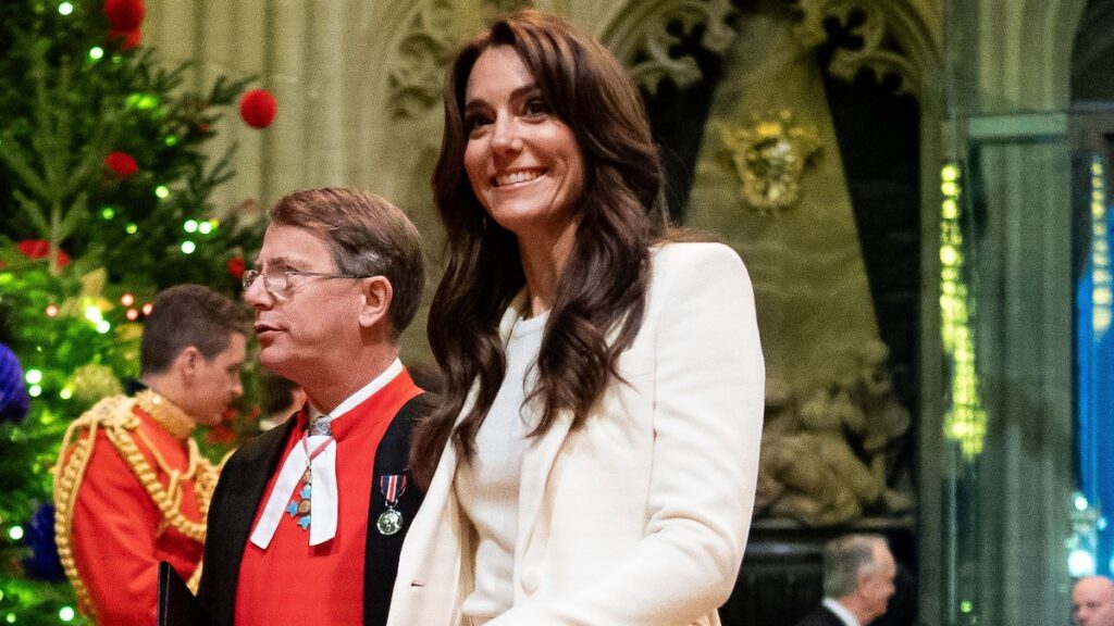 Tema, fecha, artistas intérpretes o ejecutantes, más revelados.