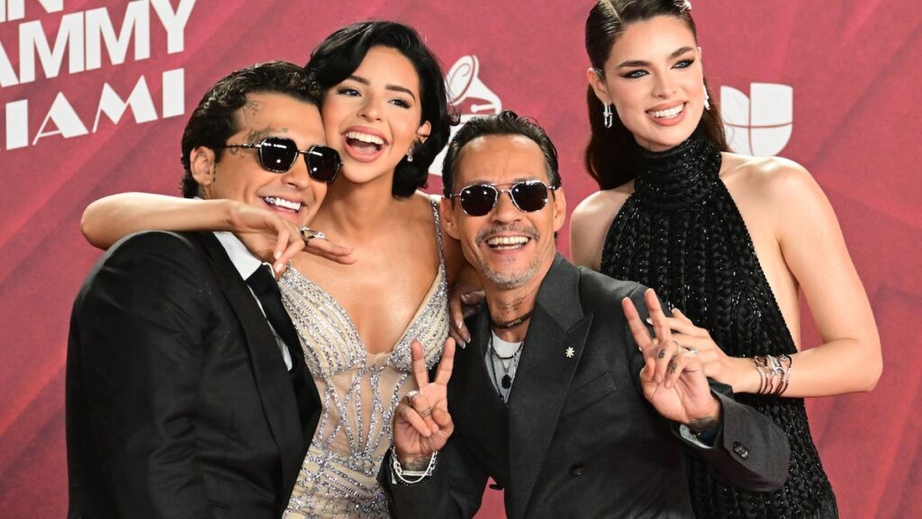 Christian Nodal y Ángela Aguilar tuvieron un memorable encuentro con Marc Anthony y su esposa en los Latin Grammy 2024