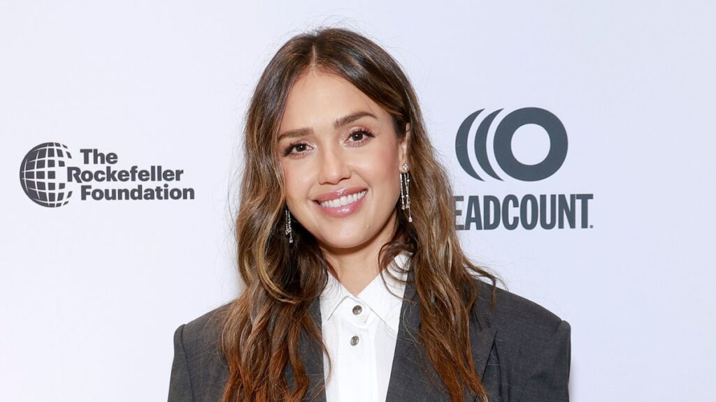 Jessica Alba sorprende a su hijo con monster trucks ‘Spellbound’ en adorable vídeo