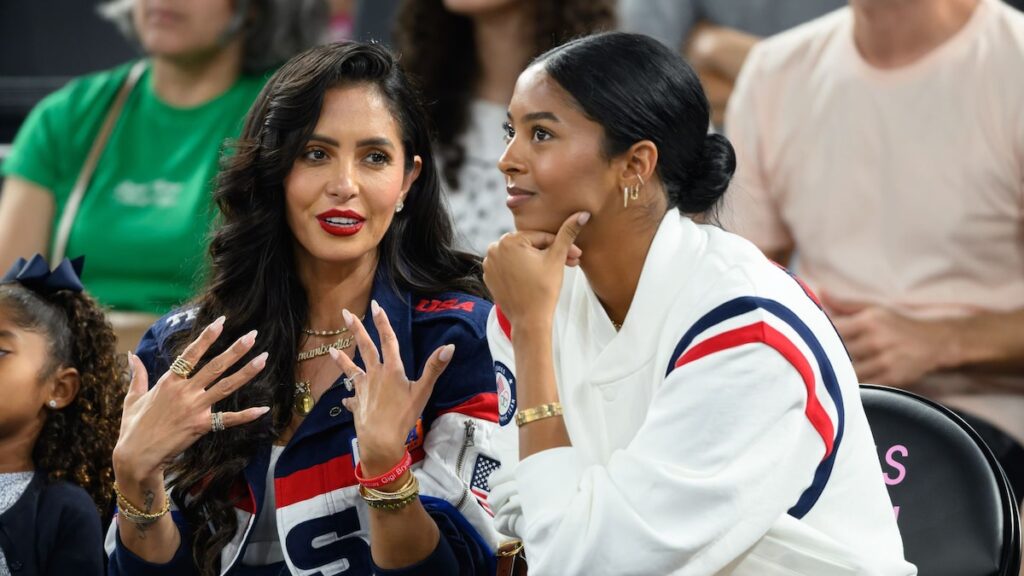 La reciente foto de Vanessa Bryant resalta las sorprendentes similitudes entre su hija mayor, Natalia Bryant.