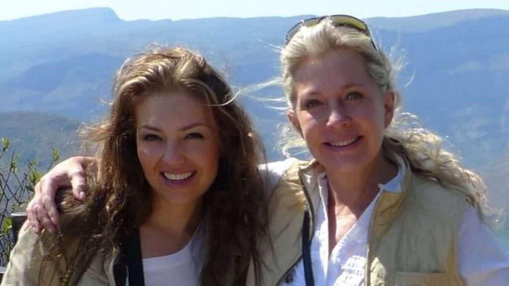 Thalía se despide de su hermana Ernestina con emotivo homenaje