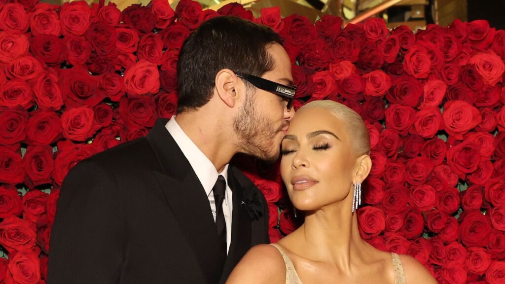 Kim Kardashian y Pete Davidson revelan que todavía están en contacto; “Es un buen tipo”