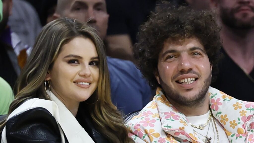 Selena Gomez celebra con un romántico gesto que Benny Blanco sea nombrado uno de los ‘hombres vivos más sexys’