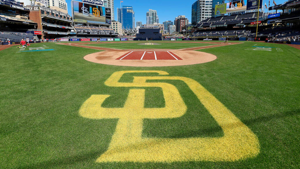 ¿Quién es el prospecto dominicano que falsificó su edad para acordar con los Padres?