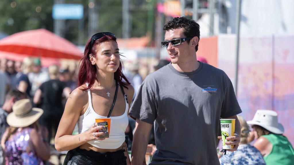 ¿Están comprometidos Dua Lipa y Callum Turner? Lo que se sabe hasta ahora