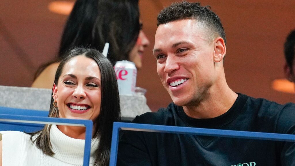 Aaron Judge y Samantha Bracksieck de los Yankees esperan su primer bebé